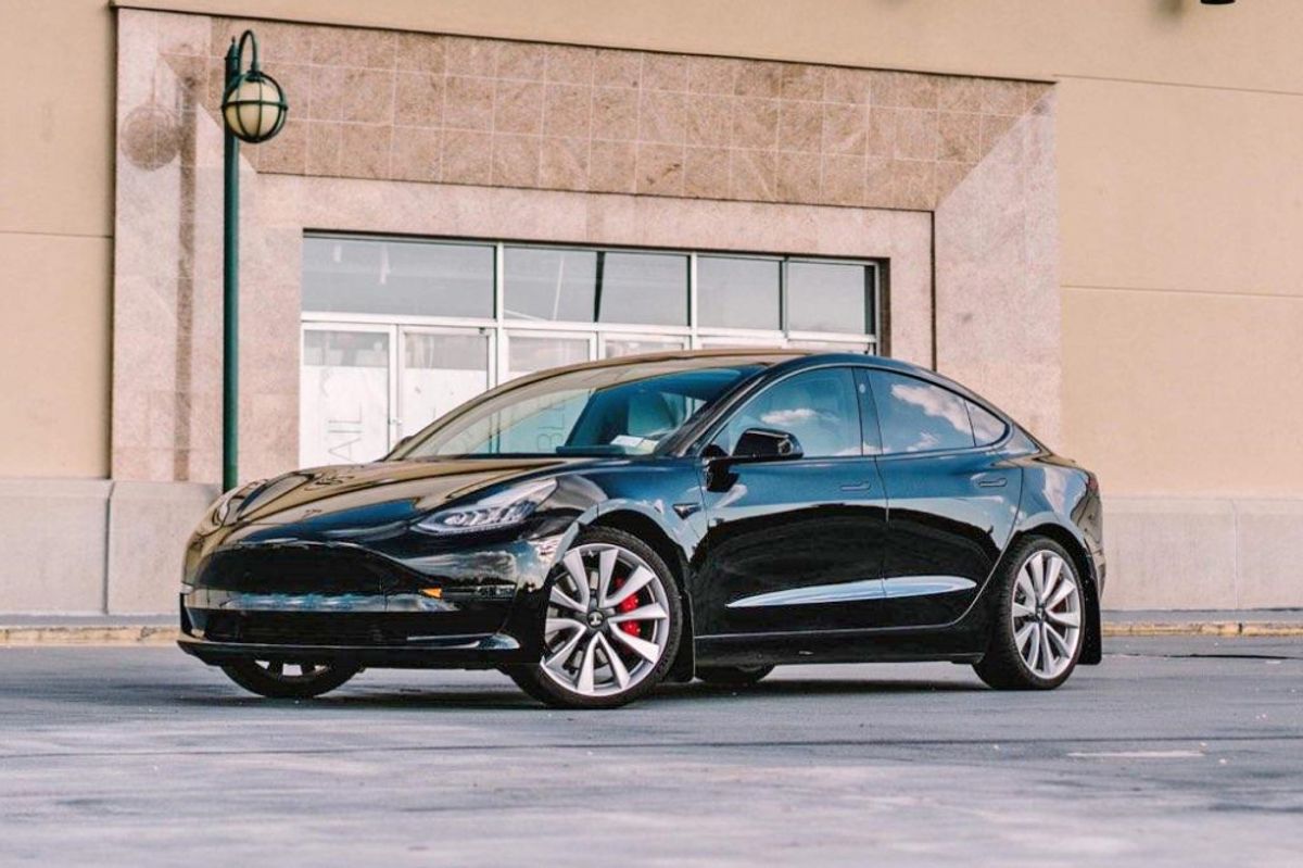 Rally Armor Skvettlapper Tesla Model 3 2019-2023