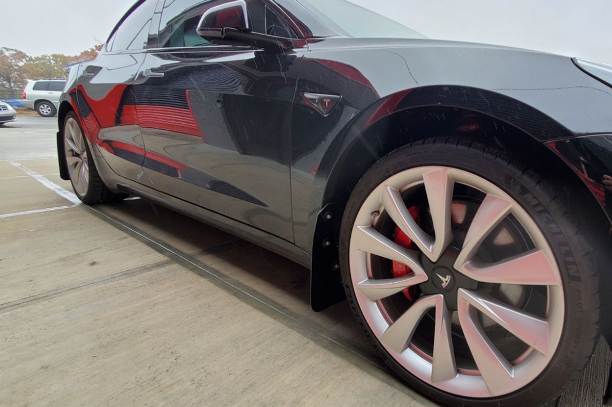 Rally Armor Skvettlapper Tesla Model 3 2019-2023