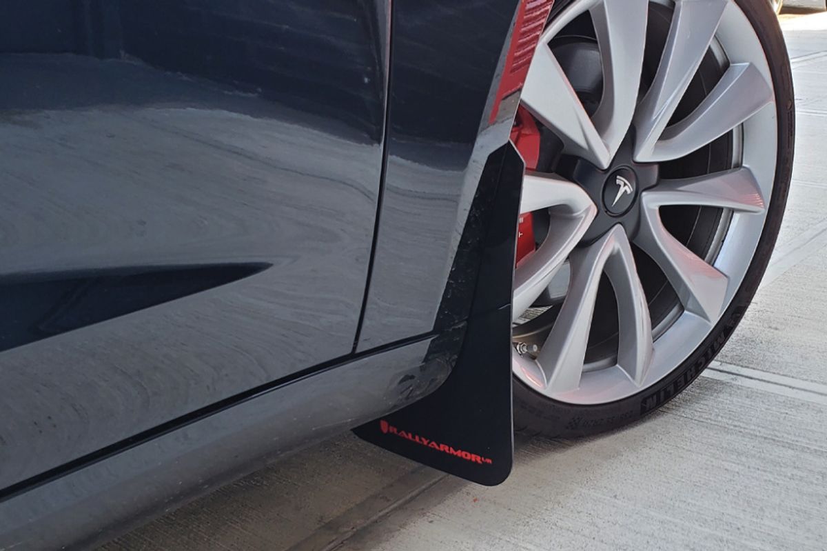 Rally Armor Skvettlapper Tesla Model 3 2019-2023