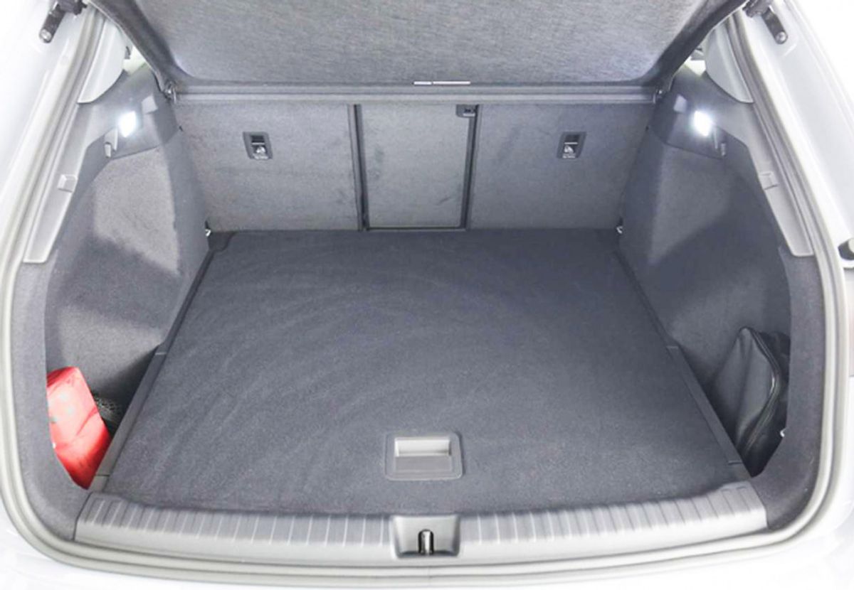 Audi Q4 e-tron 2021->. Bagasjeromsmatte. Øvre del.