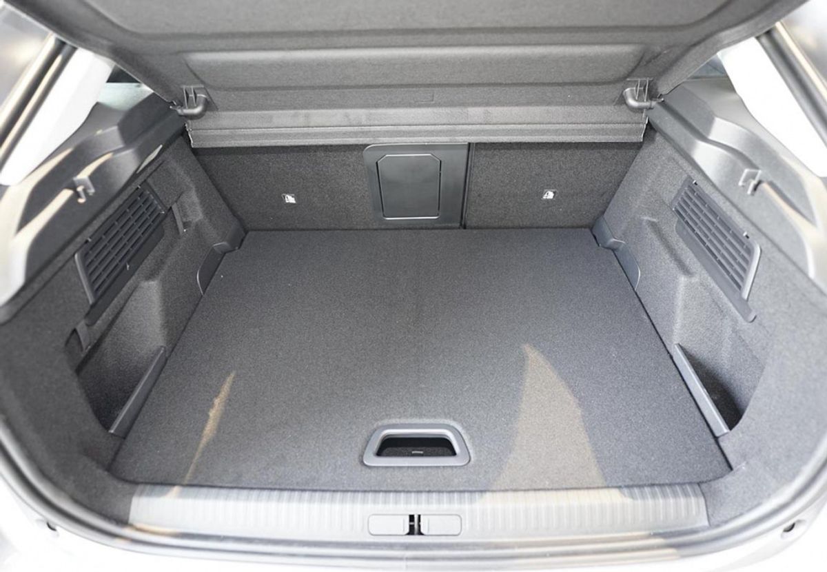 Citroen e-C4 2021->. Bagasjeromsmatte. Øvre del.